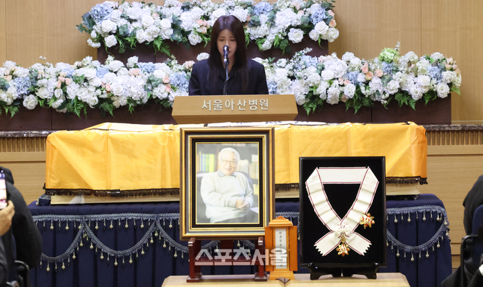 [포토] 국민배우 고(故) 이순재 영결식, 추도사 하는 하지원