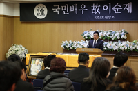 [포토] 고(故) 이순재 추도사 하는 김영철