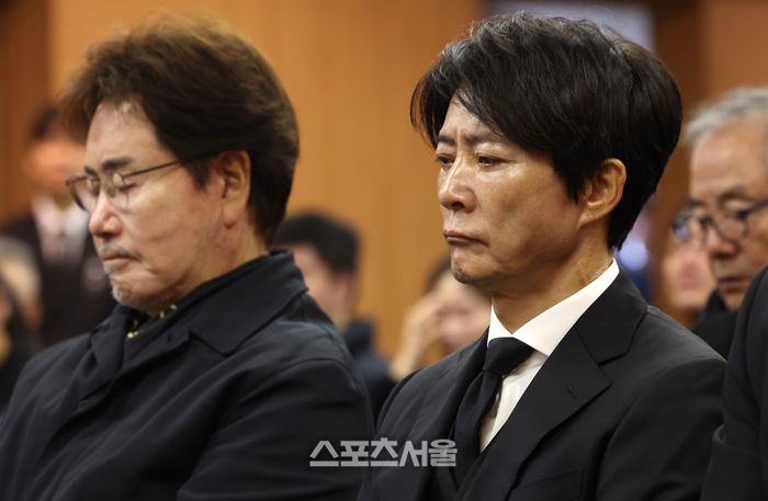 [포토] 고(故) 이순재 영결식, 눈물 흘리는 유동근-최수종
