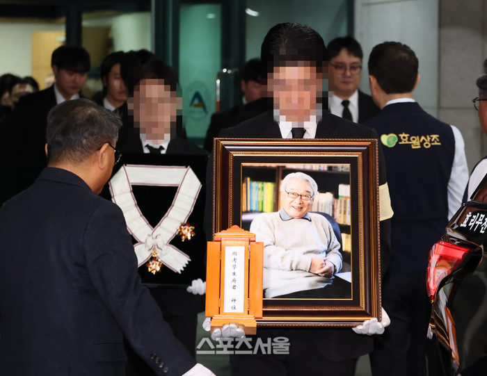 [포토] 미소 남긴 채 떠나는 고(故) 이순재