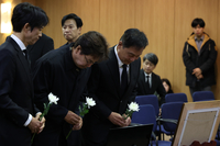 [포토] 고(故) 이순재에 묵념하는 최수종-유동근-김영철