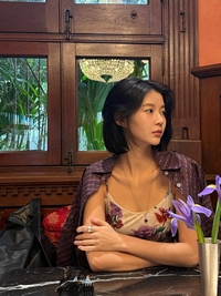 임현주, 꽃무늬 슬립 드레스 근황 “이 분위기 무엇?”