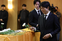 [포토] 헌화하는 최수종