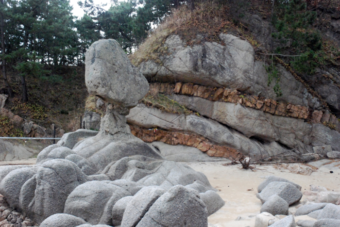 [강원자치도]12월 지질·생태명소, 고성 <서낭바위> 선정