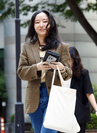 “文 뽑았고 명 지지”…민희진, 정치색 강요 해명에도 남는 불편함