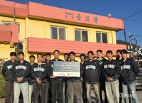 NC ‘따뜻한 동행’ 실착 유니폼 경매 수익금 아동 보육시설에 전달