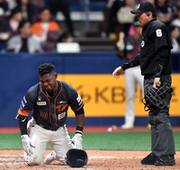 너도나도 ‘공격보다 수비’ 외치는데…‘페라자 영입’ 한화, 외야 수비 자신 있어요? [SS시선집중]