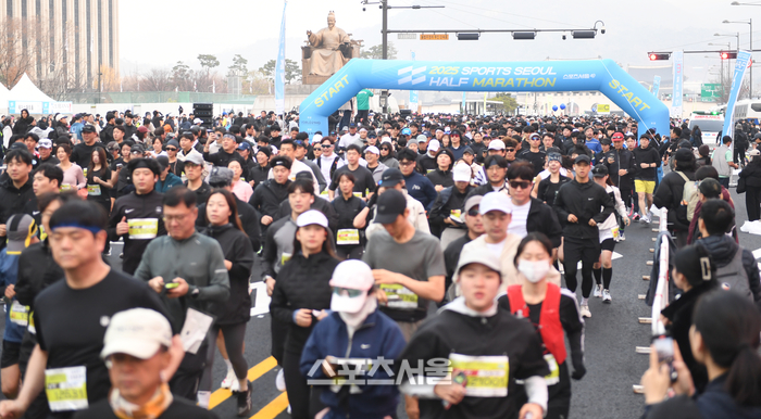 [포토] 힘찬 출발하는 러너들