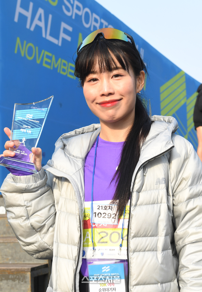[포토]스포츠서울 하프마라톤, 여자 10km 우승자 박진희 씨