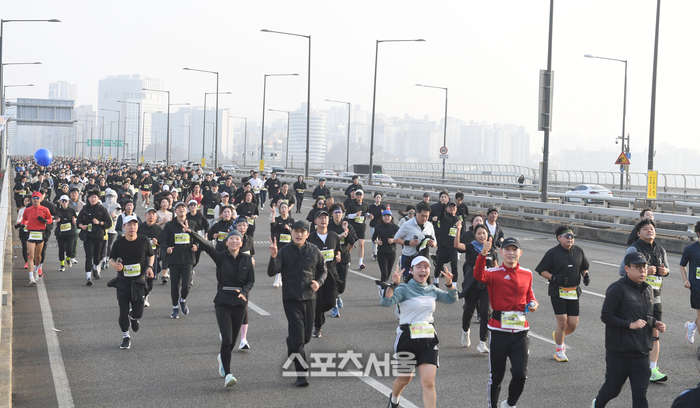 [포토] 마포대교 달리는 러너들