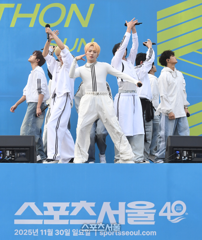 [포토]스포츠서울 하프마라톤 축하공연하는 사이커스