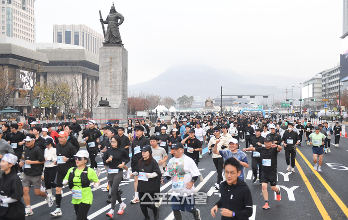 [포토] 스포츠서울 하프 마라톤 ‘이순신 장군의 정기 받아’