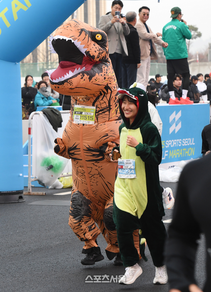 [포토]스포츠서울 하프마라톤, 달리는 공룡들
