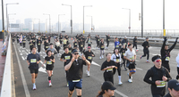 [포토] 마포대교 힘차게 달리는 러너들