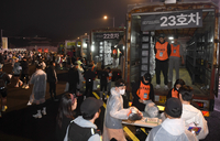 [포토] 출발 전 물품 맡기는 러너들