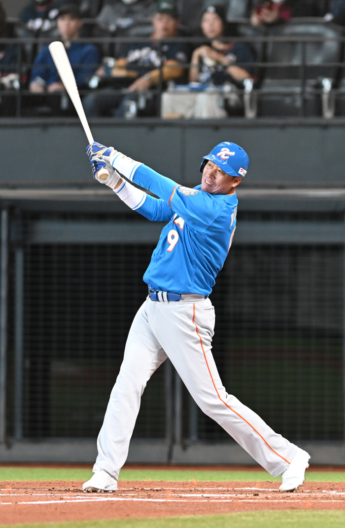 日레전드 상대 3안타 폭발, 적토마 이병규 “MVP 솔직히 아쉽지만, 그래도 행복해”