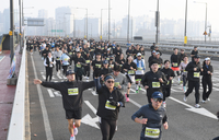 [포토] 마포대교 통과하는 러너들