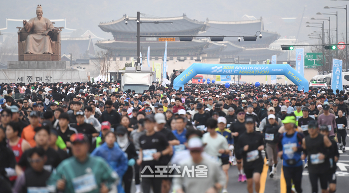 [포토] 스포츠서울 하프 마라톤 ‘힘찬 출발’