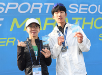 “코스가 좋았다” 스포츠서울 하프마라톤 ‘男女 챔피언’, 서울 도심 마음껏 내달렸다 [SS마라톤]