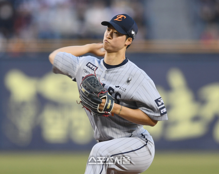 한화 선발투수 엄상백이 잠실구장에서 열린 2025 KBO리그 LG와 경기에서 역투하고 있다. 잠실 | 최승섭기자 thunder@sportsseoul.com