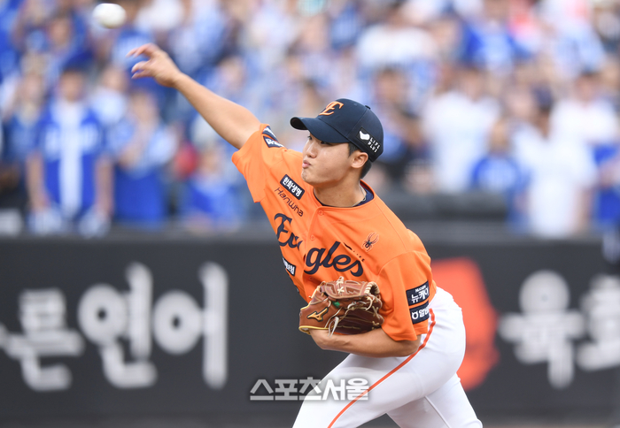 한화 투수 정우주가 대전 한화생명 볼파크에서 열린 2025 KBO 포스트시즌 플레이오프 2차전 삼성과 경기 5회 역투하고 있다. 대전 | 최승섭기자 thunder@sportsseoul.com