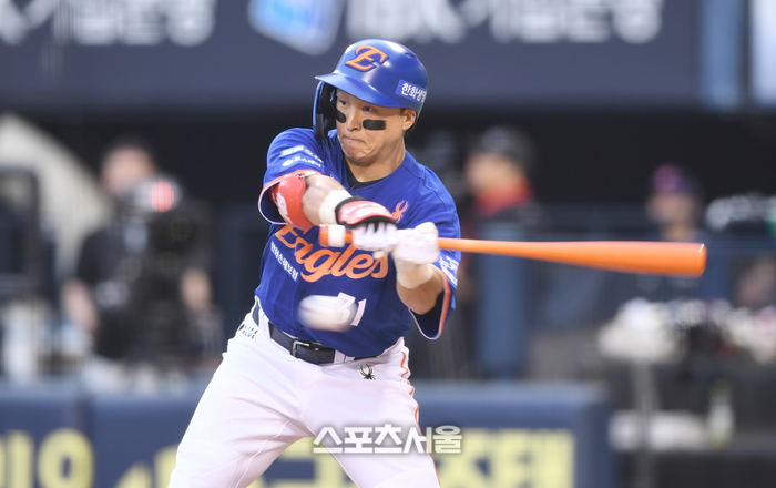 한화 손아섭이 8일 서울 잠실구장에서 열린 2025 KBO리그 LG와 경기 3회초 헛스윙 삼진아웃을 당하고 있다. 잠실 | 최승섭기자 thunder@sportsseoul.com