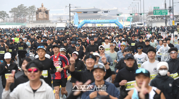 ‘2025 스포츠서울 하프마라톤’, 도심 대규모 마라톤 축제…안전하게 완주하며 올해 마무리