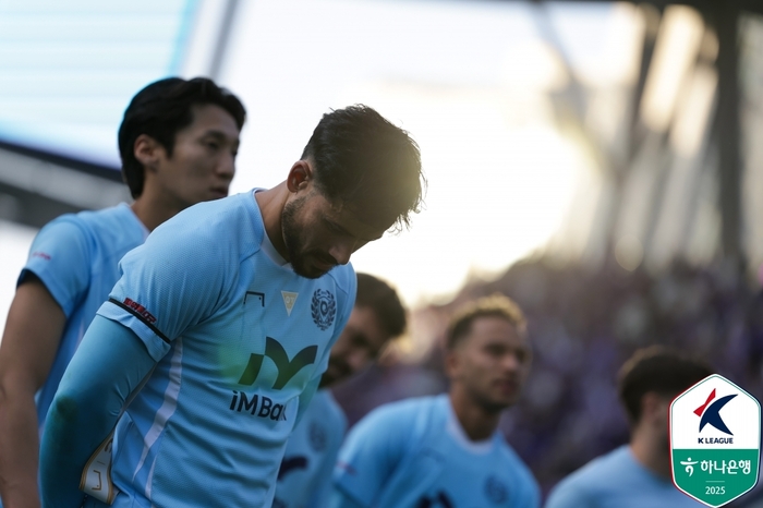 고개 숙인 세징야. 사진 | 한국프로축구연맹
