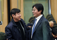 [포토]신태용 전 감독, 황선홍 감독과