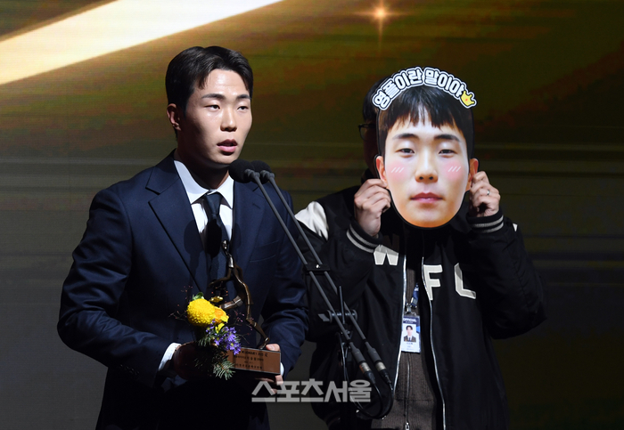 [포토]강원FC 이승원, K리그1 영플레이어상 수상