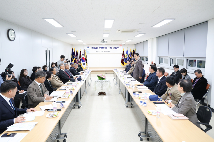 권오을 국가보훈부 장관이 원주시 보훈 단체장 간담회에서 발언을 하고 있다. 사진|원주시청