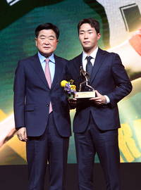 [포토]강원FC 이승원, K리그1 영플레이어상