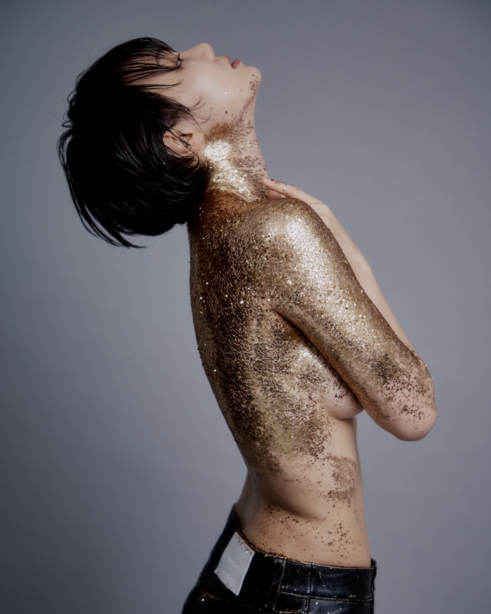 “이경실 딸 맞아?” 손수아, 파격적인 세미 누드 화보 공개