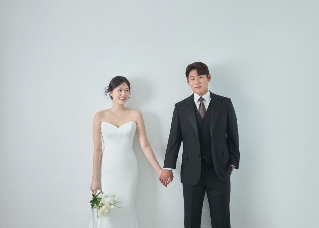 한승택(맨 윗 사진)과 문용익이 결혼을 한다. 사진 | KT 위즈