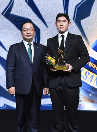 [포토]K리그1 최고의 선수가 된 울산 이동경