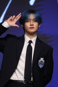 스키즈 리노, ‘MAMA’ 후 휠체어 귀국…“무대 중 발목 부상” [전문]