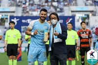 사임한 조광래 대표 향한 애절한 세징야의 호소 “그가 없는 대구는 존재할 수 없다, 돌아와 우리의 리더로 남아달라”