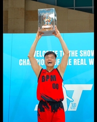 박진영, 농구 우승 트로피 번쩍!...JYP 자선 농구 대회 장년부 우승