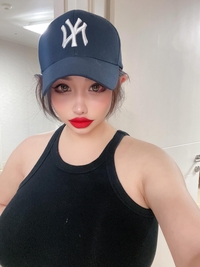 박봄, 컴백 신호탄? 보정 의혹 부르는 ‘소멸’ 얼굴로 “기다리는가? 나도”