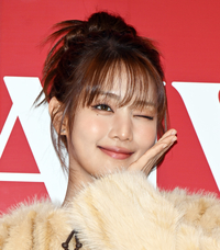 ‘인간 비타민’ 민니, ‘스위트 홀리데이’ 행사 참석…크림 퍼 재킷으로 완성한 겨울 감성! [이주상의 e파인더]