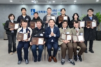 이재준 수원시장, 차에 깔린 어린이 구한 11명 ‘모범시민’ 표창