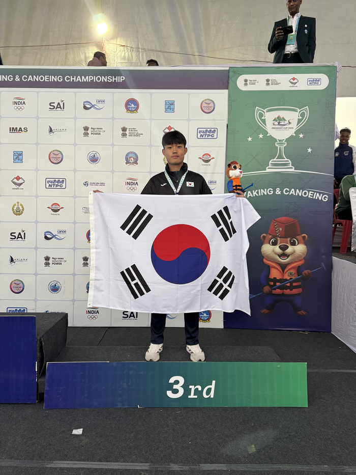 삼척 근덕중 카누부 청소년 대표, 인도 프레지던트컵 국제 스프린트 카누대회 동메달 4개 획득