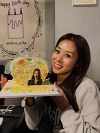 ‘강경준 논란’ 딛고 복귀… 장신영, ‘태양을 삼킨 여자’ 촬영 종료 인증 “밝은 미소”