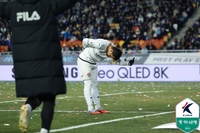 여실히 드러난 체급 차이…유리 PK 결승골 ‘작렬’ 제주, 수원 원정서 1-0 승리 잔류 ‘청신호’[현장리뷰]