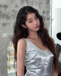 아이브 장원영, 청순·몽환·시크 다 있다! ‘화보 장인’의 천의 얼굴