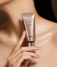 아이오페, 목 라인 전용 안티에이징 크림 공개…즉각 주름 개선 효과 입증