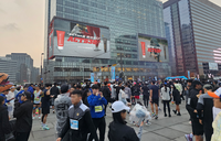 “다리가 확 풀리네”…스포츠서울 마라톤 1만 5천 러너 홀린 ‘올리바나’ 마사지 부스