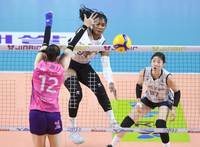 [포토] 모마 ‘혼자는 나 못막아’