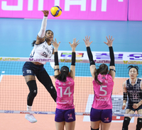 [포토] 강스파이크 날리는 모마