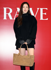 차정원, 올블랙 미니멀 룩으로 시크함 넘치는 매력 발산! [이주상의 E파인더]